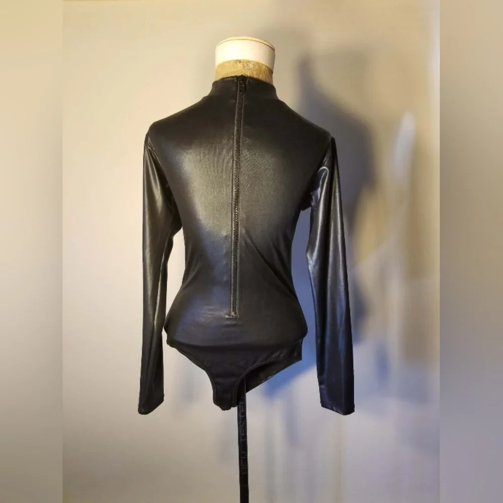 Leg Avenue Sexy Black Long Sleeve Bodysuit & Ruffled High/Low Skirt Size Small - Picture 7 of 8